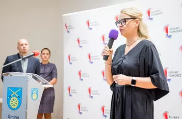 Wręczenie umów dotacyjnych na rozbudowę infrastruktury sportowej w regionie, fot. Tomasz Czachorowski/eventphoto.com.pl dla UMWKP