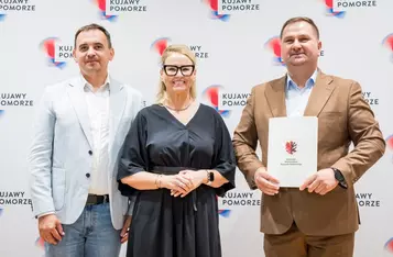 Wręczenie umów dotacyjnych na rozbudowę infrastruktury sportowej w regionie, fot. Tomasz Czachorowski/eventphoto.com.pl dla UMWKP