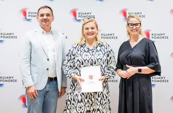 Wręczenie umów dotacyjnych na rozbudowę infrastruktury sportowej w regionie, fot. Tomasz Czachorowski/eventphoto.com.pl dla UMWKP