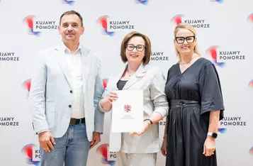 Wręczenie umów dotacyjnych na rozbudowę infrastruktury sportowej w regionie, fot. Tomasz Czachorowski/eventphoto.com.pl dla UMWKP