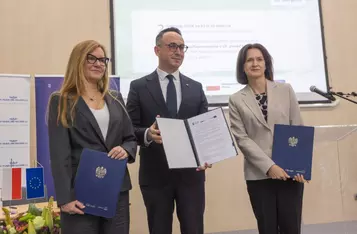 Uroczystość podpisania umów na projekty kolejowe, fot. Mikołaj Kuras dla UMWKP