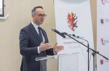 Uroczystość podpisania umów na projekty kolejowe, fot. Mikołaj Kuras dla UMWKP