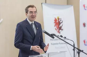 Uroczystość podpisania umów na projekty kolejowe, fot. Mikołaj Kuras dla UMWKP