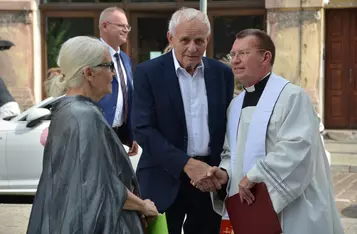 Uroczystość odsłonięcia ławeczki łączącej pokolenia w Chełmnie/ Fot. AW