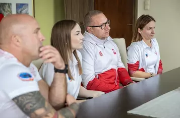 Spotkanie marszałka z zawodnikami Stowarzyszenia Sportów Wodnych Dragon Chełmno, fot. Szymon Zdziebło/tarantoga.pl dla UMWKP