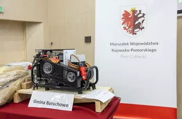 Przekazanie sprzętu dla OSP od Stowarzyszenia Salutaris, fot. Szymon Zdziebło/tarantoga.pl dla UMWKP