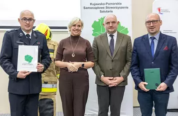 Przekazanie sprzętu dla OSP od Stowarzyszenia Salutaris, fot. Szymon Zdziebło/tarantoga.pl dla UMWKP