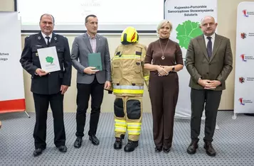 Przekazanie sprzętu dla OSP od Stowarzyszenia Salutaris, fot. Szymon Zdziebło/tarantoga.pl dla UMWKP