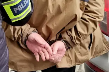Policjanci ze Świecia zatrzymali oszusta, który wyłudził od starszego mężczyzny 100 tys. zł/ Fot. KPP Świecie