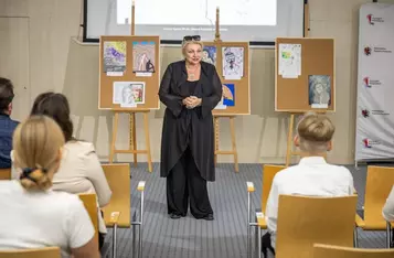 Wręczenie nagród w konkursie plastycznym „Zdrowie psychiczne – wyraź je artystycznie”, fot. Szymon Zdziebło/tarantoga.pl dla UMWKP