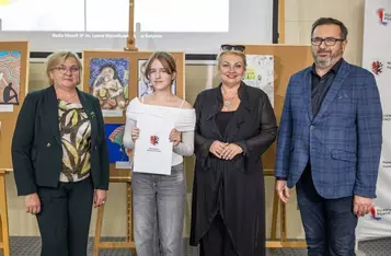 Wręczenie nagród w konkursie plastycznym „Zdrowie psychiczne – wyraź je artystycznie”, fot. Szymon Zdziebło/tarantoga.pl dla UMWKP