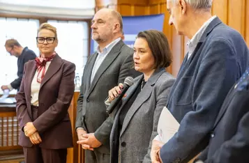 Wręczenie umów pożyczek pomocowych KPFR, fot. Szymon Zdziebło/tarantoga.pl dla UMWKP