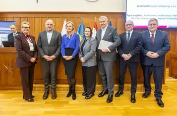 Wręczenie umów pożyczek pomocowych KPFR, fot. Szymon Zdziebło/tarantoga.pl dla UMWKP