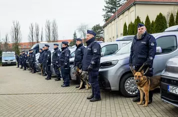 Uroczyste przekazanie sprzętu policji, fot. Tomasz Czachorowski/eventphoto.com.pl dla UMWKP