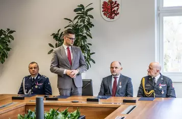 Podpisanie listu intencyjnego ws. rozbudowy systemu radiokomunikacyjnego, fot. Andrzej Goiński/UMWKP