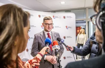 Podpisanie listu intencyjnego ws. rozbudowy systemu radiokomunikacyjnego, fot. Andrzej Goiński/UMWKP
