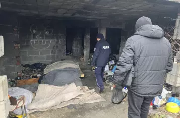 Policjanci skontrolowali pustostany i działki w Chełmnie/ Fot. KPP Chełmno
