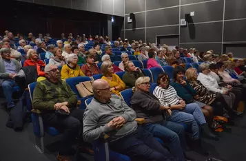 Studenci z Chełmna podczas wykładu Krzysztofa Kujawy przenieśli się do Afryki/Fot. Pitrex