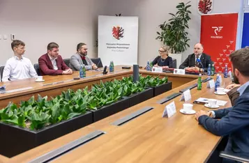 Konferencja dotycząca nowego rozkładu jazdy pociągów, fot. Szymon Zdziebło/tarantoga.pl dla UMWKP