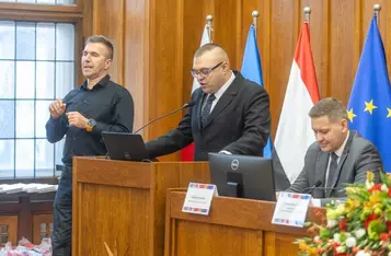 XV sesja osób z niepełnosprawnościami, fot. Szymon Zdziebło/tarantoga.pl dla UMWKP