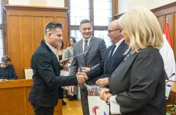XV sesja osób z niepełnosprawnościami, fot. Szymon Zdziebło/tarantoga.pl dla UMWKP