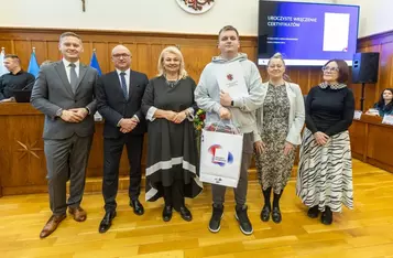 XV sesja osób z niepełnosprawnościami, fot. Szymon Zdziebło/tarantoga.pl dla UMWKP
