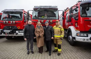 Przekazanie wozów ratowniczo-gaśniczych, fot. Mikołaj Kuras dla UMWKP