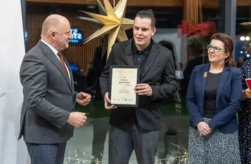 Wręczenie nagród w konkursie dziennikarskim, fot. Szymon Zdziebło/tarantoga.pl dla UMWKP
