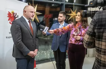 Wręczenie nagród w konkursie dziennikarskim, fot. Szymon Zdziebło/tarantoga.pl dla UMWKP