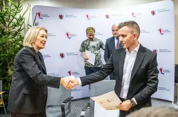 Podpisanie umowy przedwstępnej darowizny żaglowca, fot. Andrzej Goiński/UMWKP