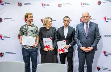 Podpisanie umowy przedwstępnej darowizny żaglowca, fot. Andrzej Goiński/UMWKP