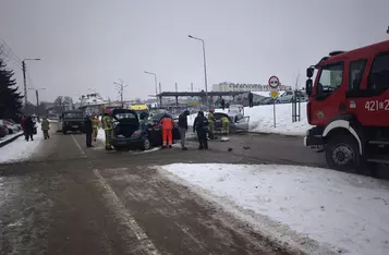Auta osobowe zderzyły się w centrum Chełmna/ Fot. KP PSP Chełmno