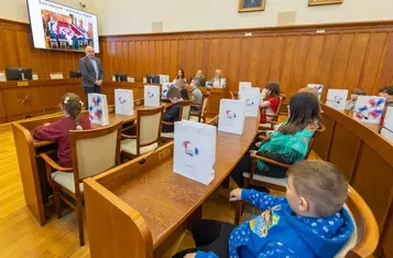Spotkanie marszałka Piotra Całbeckiego z dziećmi z klubu młodzieżowego z Węgierska, fot. Mikołaj Kuras dla UMWKP