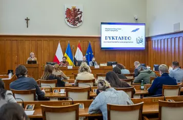 Dyktando w Urzędzie Marszałkowskim, fot. Szymon Zdziebło/tarantoga.pl dla UMWKP