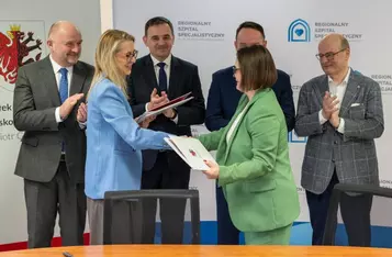 Podpisanie umowy w sprawie finansowania inwestycji, fot. Mikołaj Kuras dla UMWKP