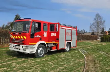 Pożar w zakładzie produkcyjnym pod Chełmnem/ Fot. OSP Bieńkówka