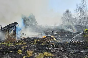 Pożar w zakładzie produkcyjnym pod Chełmnem/ Fot. OSP Bieńkówka
