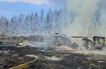 Pożar w zakładzie produkcyjnym pod Chełmnem/ Fot. OSP Bieńkówka