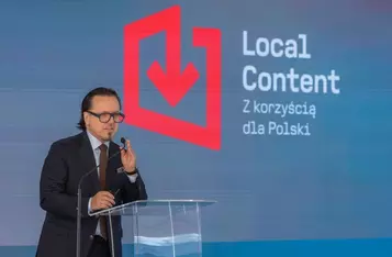 Polski local content – konferencja premiera Donalda Tuska i ministra Wojciecha Balczuna w Ostaszewie, fot. Mikołaj Kuras dla UMWKP