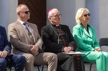 Podpisanie listu intencyjnego w sprawie obchodów rocznicy lokacji miejskiej Torunia i Chełmna, fot. Szymon Zdziebło/tarantoga dla UMWKP
