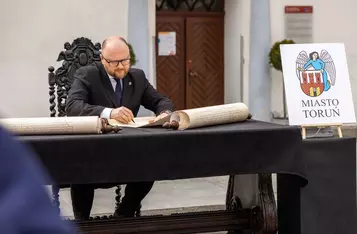 Podpisanie listu intencyjnego w sprawie obchodów rocznicy lokacji miejskiej Torunia i Chełmna, fot. Szymon Zdziebło/tarantoga dla UMWKP