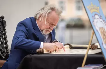 Podpisanie listu intencyjnego w sprawie obchodów rocznicy lokacji miejskiej Torunia i Chełmna, fot. Szymon Zdziebło/tarantoga dla UMWKP