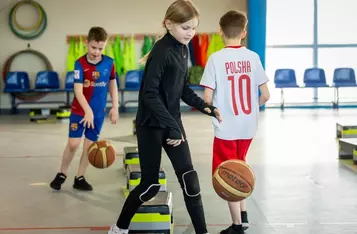 Zajęcia w klubie młodzieżowym w Mycielewie (powiat nakielski), fot. Tomasz Czachorowski/eventphoto.com.pl dla UMWKP