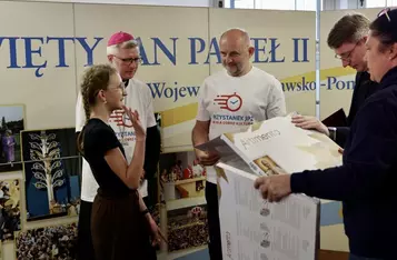 Przystanek JPII, 12 czerwca 2026, Toruń, fot. Szymon Zdziebło/tarantoga dla UMWKP
