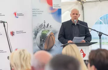 Wręczenie umów dotacyjnych na małą infrastrukturę sportową, fot. Mikołaj Kuras dla UMWKP