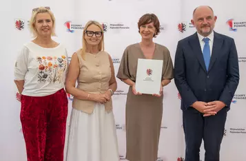 Wręczenie umów dotacyjnych na małą infrastrukturę sportową, fot. Mikołaj Kuras dla UMWKP