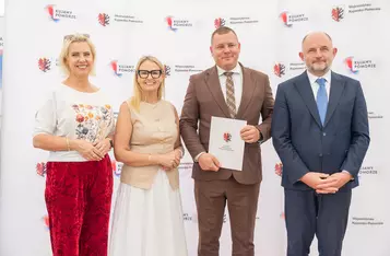 Wręczenie umów dotacyjnych na małą infrastrukturę sportową, fot. Mikołaj Kuras dla UMWKP