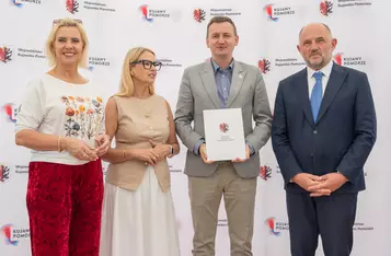 Wręczenie umów dotacyjnych na małą infrastrukturę sportową, fot. Mikołaj Kuras dla UMWKP