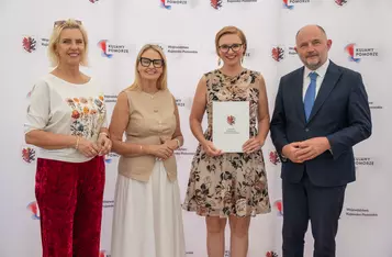 Wręczenie umów dotacyjnych na małą infrastrukturę sportową, fot. Mikołaj Kuras dla UMWKP