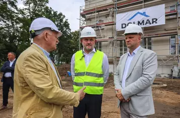 Marszałek Piotr Całbecki, dyrektor KPCD Marek Rubnikowicz i prezes Kujawsko-Pomorskich Inwestycji Regionalnych Jarosław Wierski w Nawrze, 23.07.26, fot. Szymon Zdziebło/tarantoga dla UMWKP